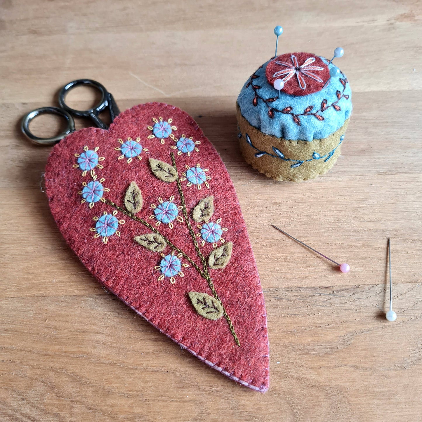 Scissors Pouch and Mini Pin Cushion Felt Craft Mini Kit - Corinne Lapierre