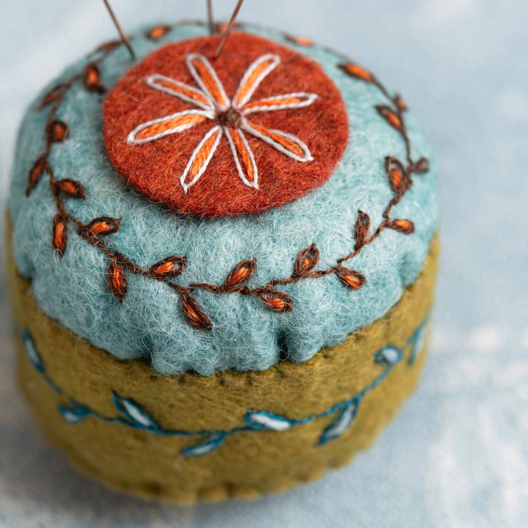 Scissors Pouch and Mini Pin Cushion Felt Craft Mini Kit - Corinne Lapierre