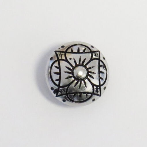 Metal button with flower detail 18mm