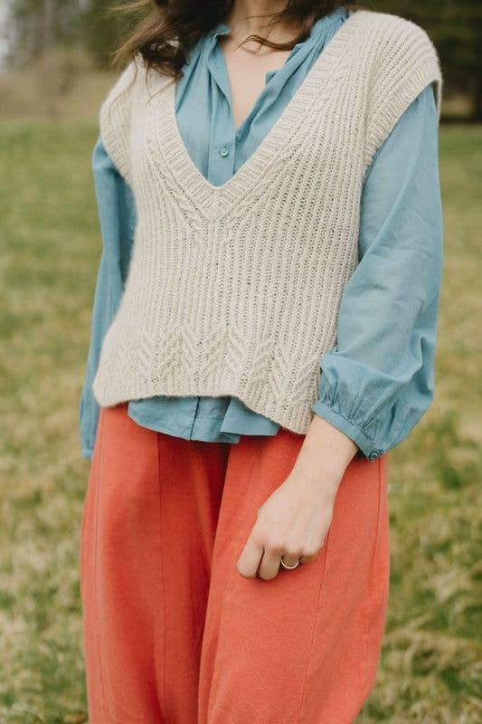 Field Notes: 20 Textured Knits for Everyday Beauty by Laine Publishing